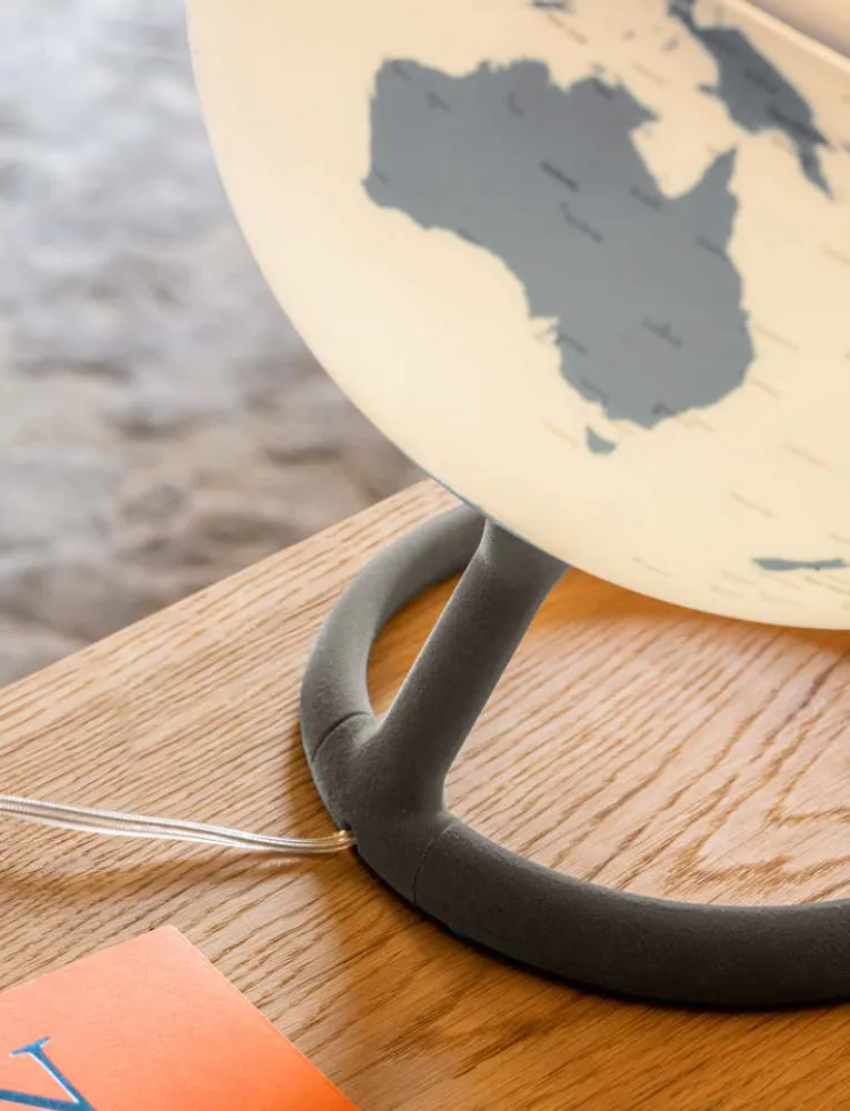 evolve Giada design globe blue-grey
