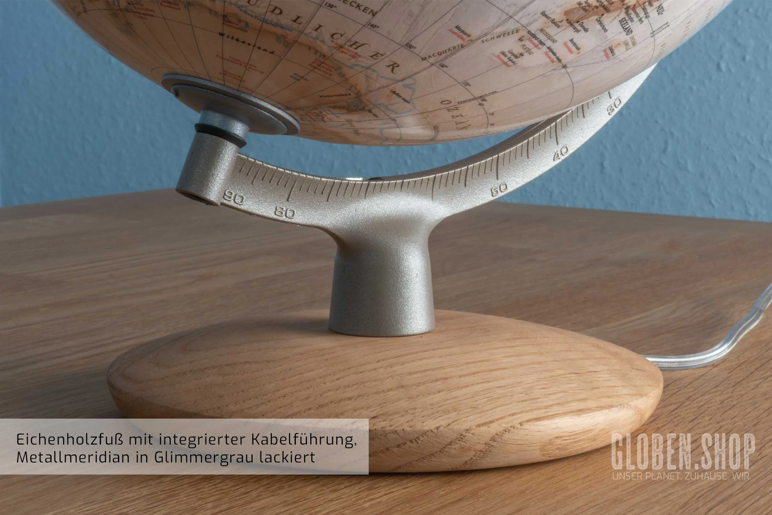 Oak base with integrated cable guide, metal meridian lacquered in mica gray