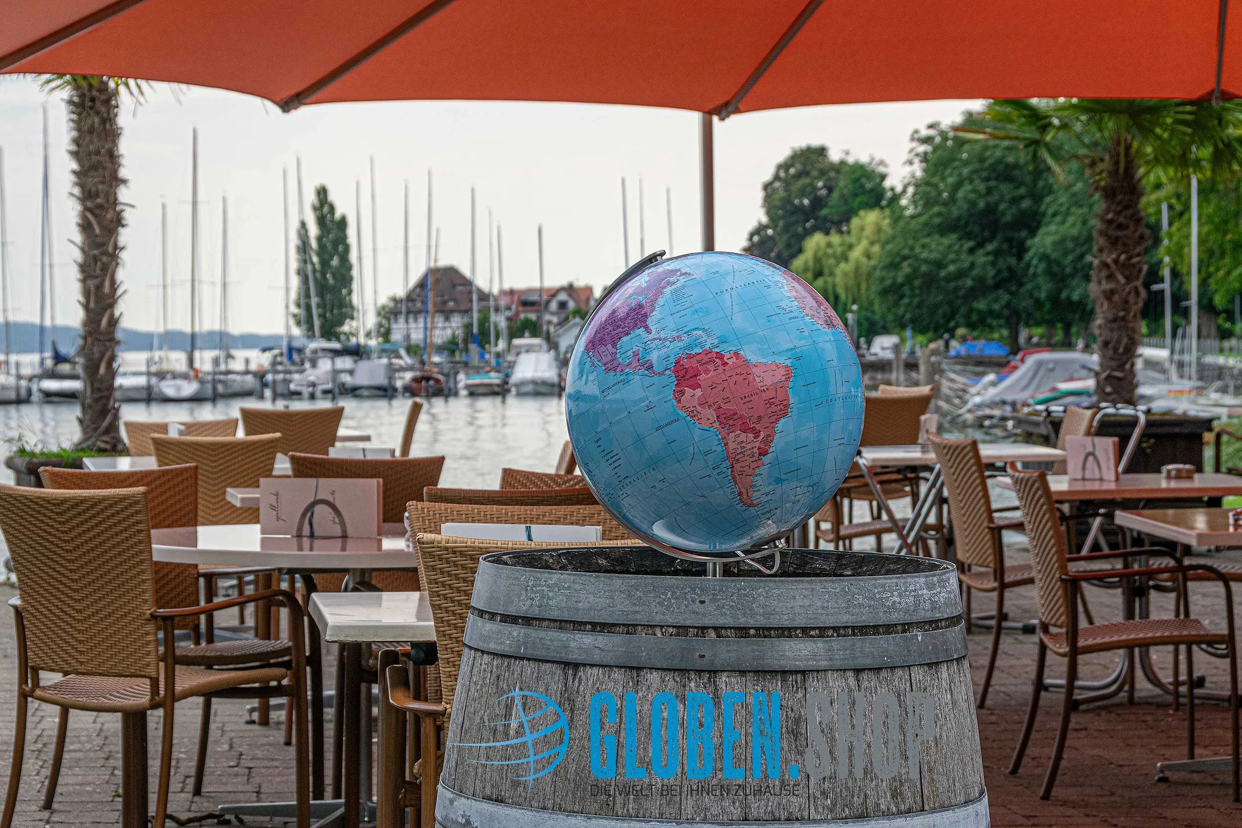 Illuminated hand-laminated table globe CTN 3703 - Ø 37 cm