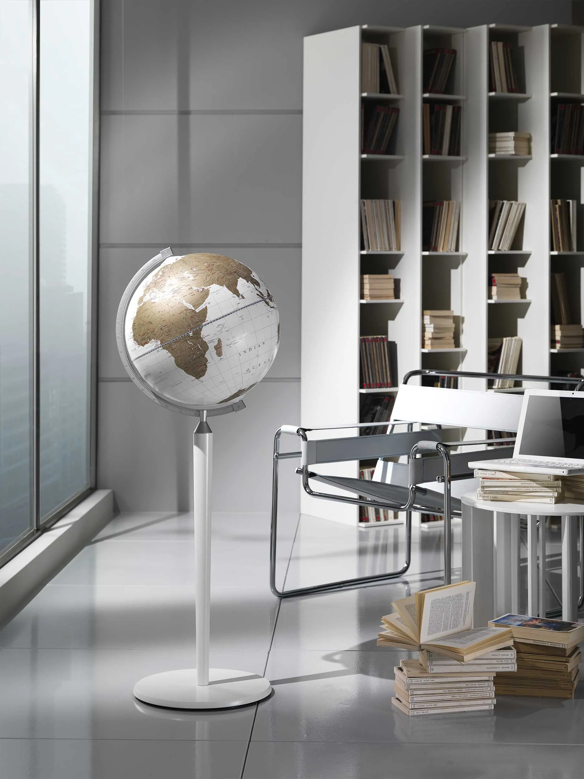 Standing globe Vasco da Gama - White Ø 40 cm